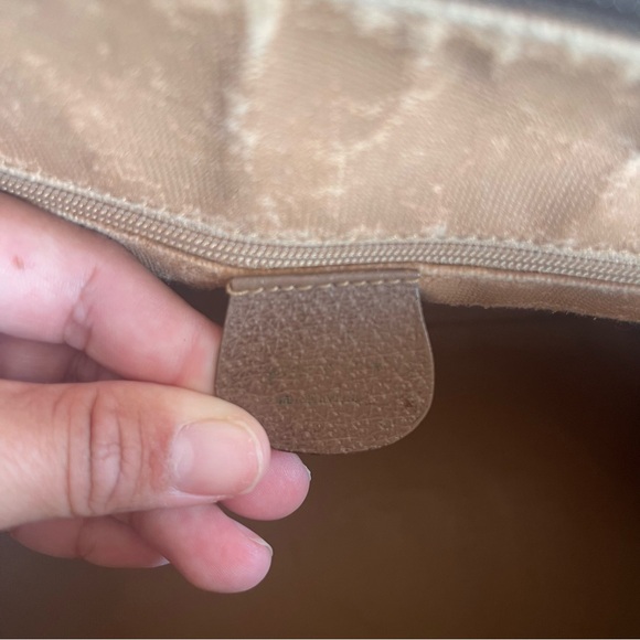 Gucci Supreme GG Handbag - Picture 12 of 17